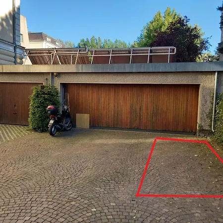 Anna, Privat Parkplatz, Zentrum * メラーノ