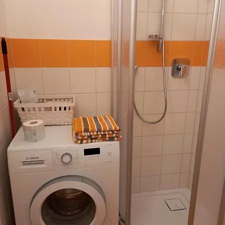 Anna, Privat Parkplatz, Zentrum