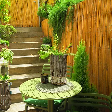 Anna, Privat Parkplatz, Zentrum *