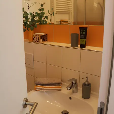 Anna, Privat Parkplatz, Zentrum Meran