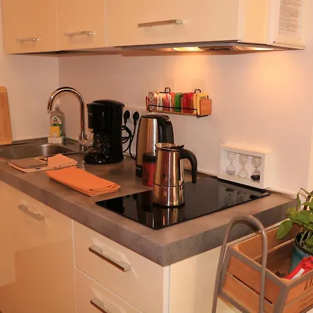 Anna, Privat Parkplatz, Zentrum *