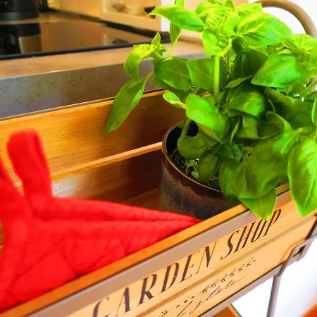 Anna, Privat Parkplatz, Zentrum