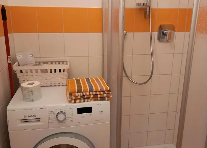 Anna, Privat Parkplatz, Zentrum