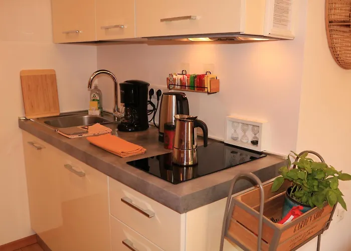 Anna, Privat Parkplatz, Zentrum *