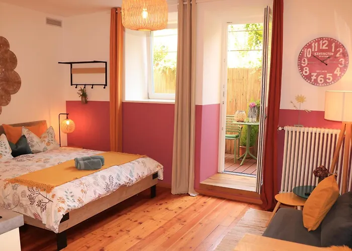 Anna, Privat Parkplatz, Zentrum *